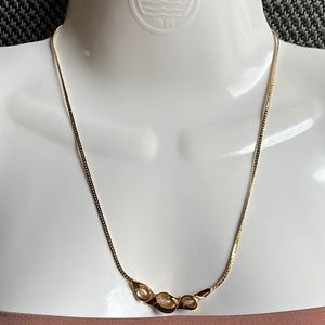 VINTAGE (1991) AVON  GOLDEN BLOOM NECKLACE